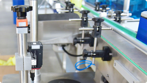 Mesin Dispensing Cairan Multiple Filling Nozzle Disesuaikan Dirancang untuk integrasi mulus ke dalam sistem produksi otomatis